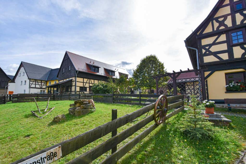 Lavendelhof Die Idyllische Landpension Crimmitschau ภายนอก รูปภาพ
